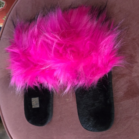 New wot Pink fluffy slides - Picture 3 of 5